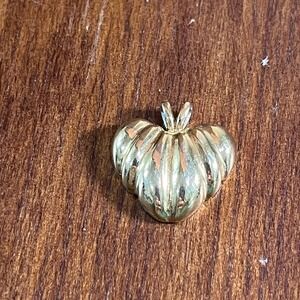 Vtg Gold Tone Puffy Ribbed Heart Pendant Scallop Shell Style Charm